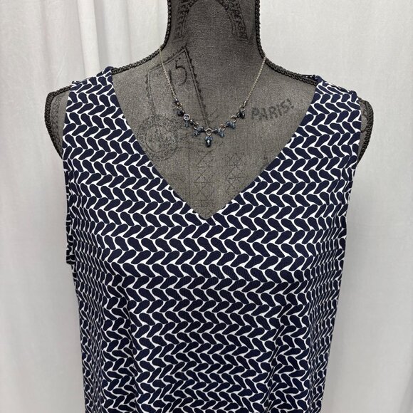 Susan Graver Sleeveless Navy White Patterned V-Neck Top Womens Size 1X Stretchy - Picture 2 of 8